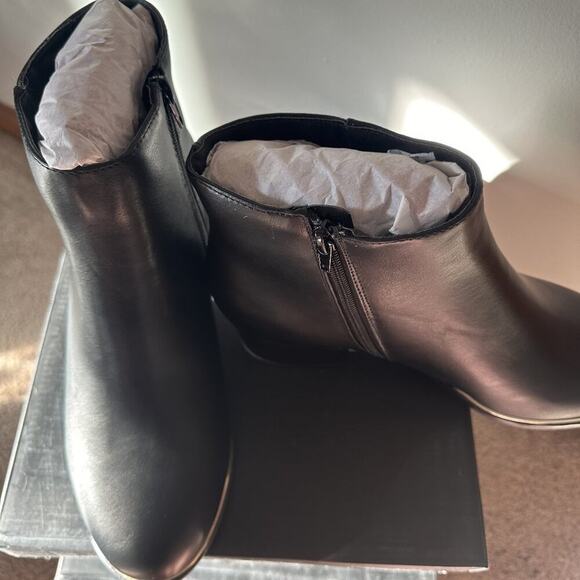 NWT Lane Bryant Women's Black Faux Leather Block Heel Ankle Boots Booties 9W - Picture 3 of 5